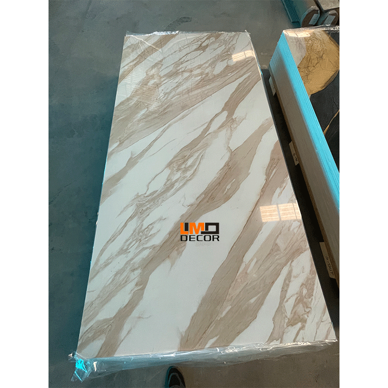 แผ่นผนังพีวีซี